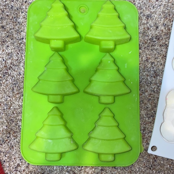 Lot of 9 Silicone Baking Molds Cake Cupcake EUC - Picture 3 of 6